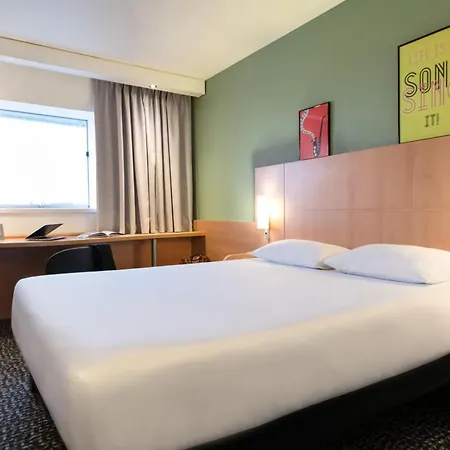 Ibis Centre Gare Sud Otel